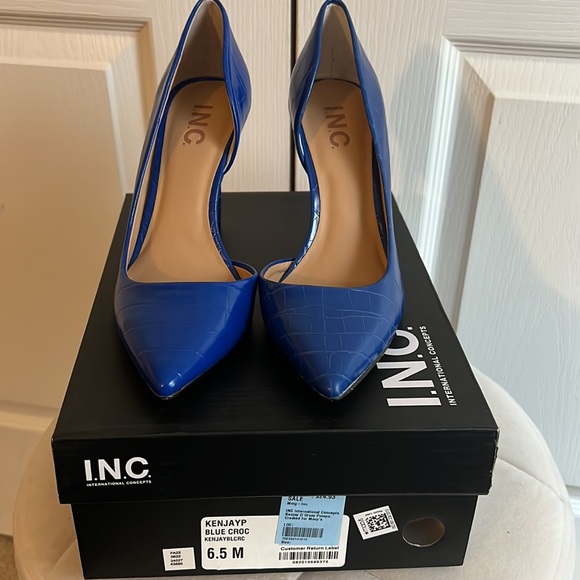 Heels - Picture 2 of 4